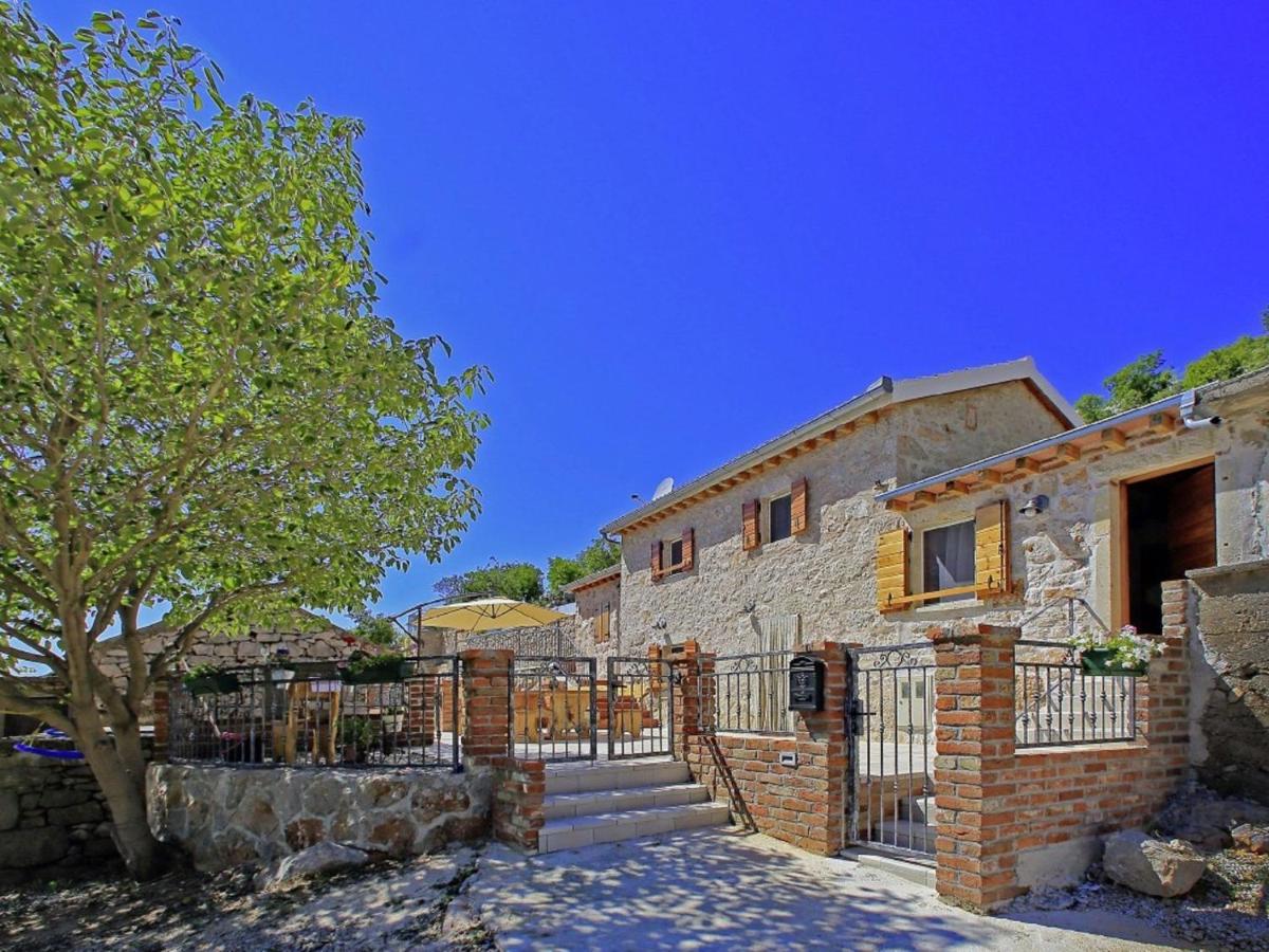 Lovely Holiday Home In Starigrad מראה חיצוני תמונה