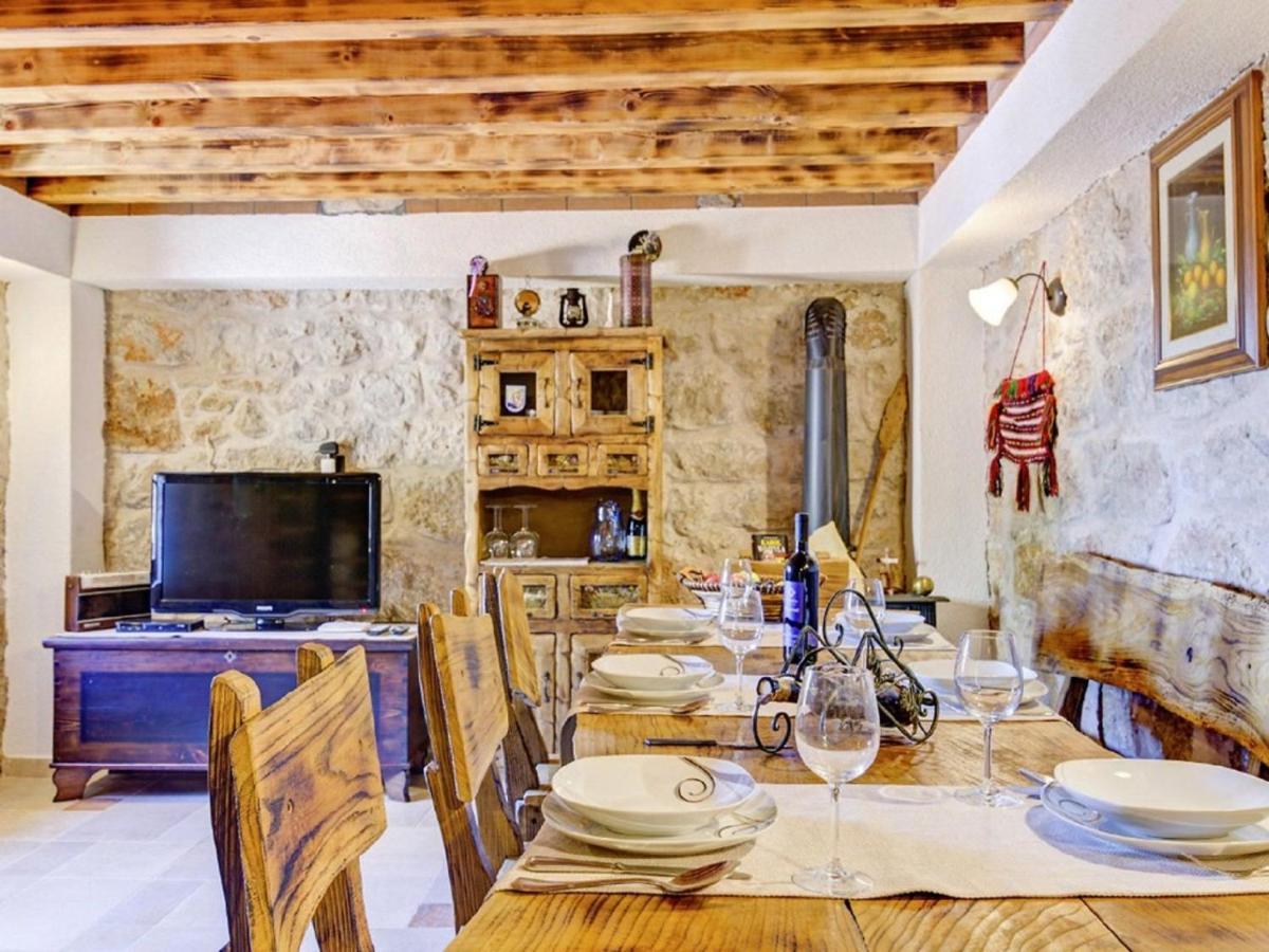 Lovely Holiday Home In Starigrad מראה חיצוני תמונה